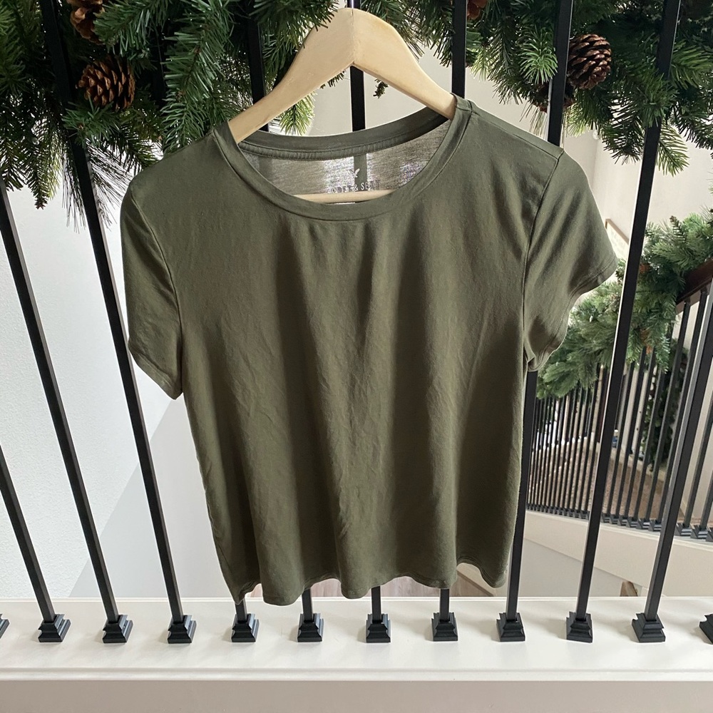 Free w/ bundle Soft & Sexy Tee🌸